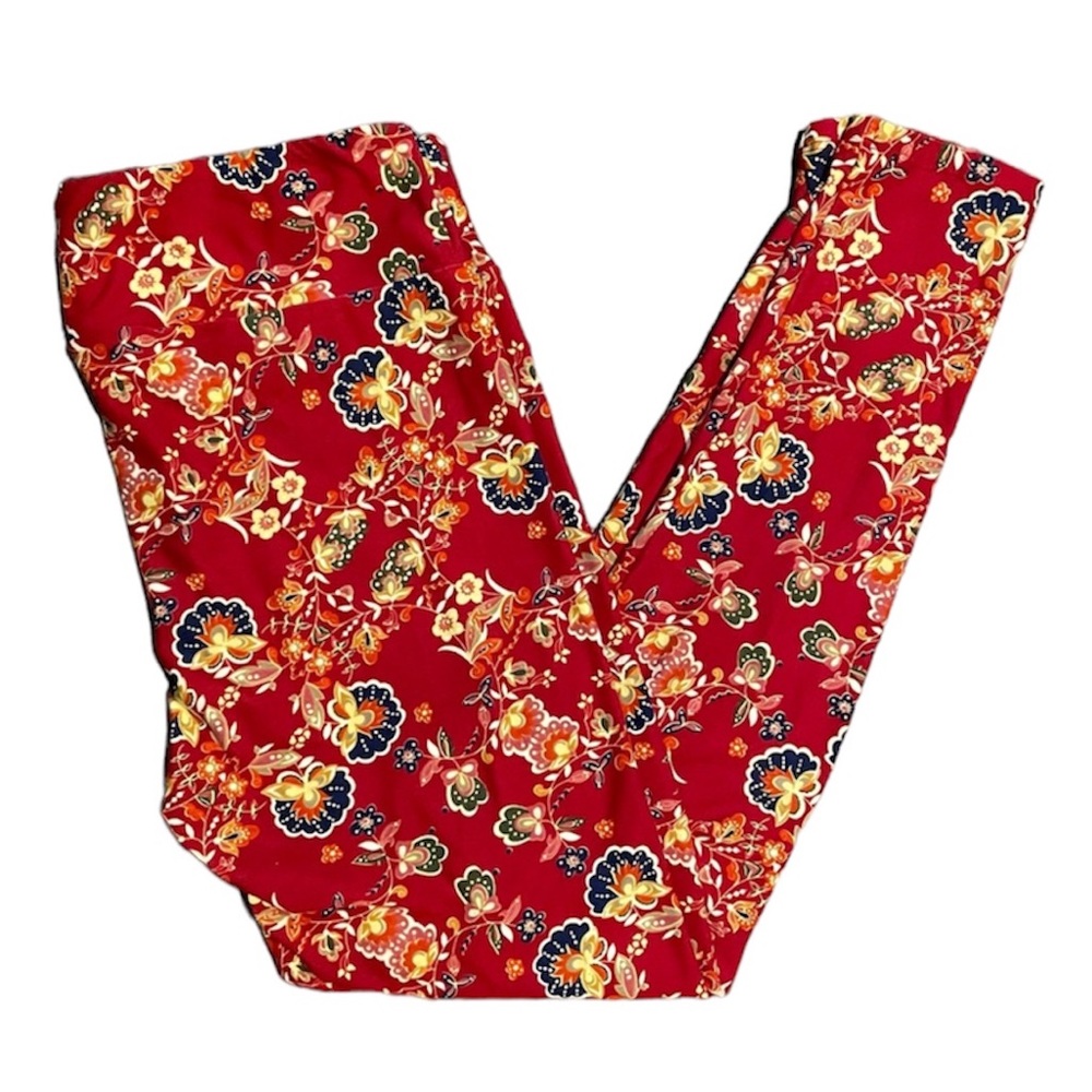 ⭐️4 for $10⭐️ Red Paisley Leggings.  Women's Size Large / XL.  Buttery Soft.